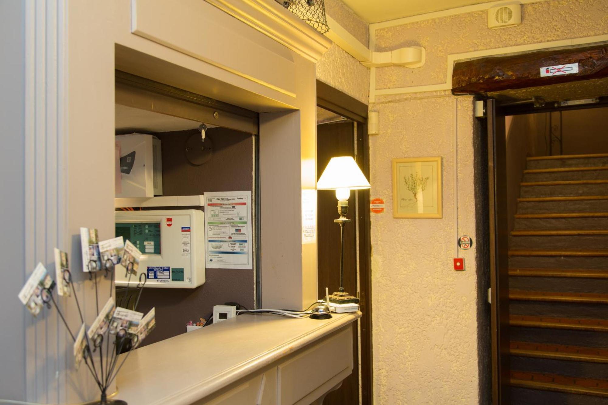 Logis Hotel Restaurant La Farigoule Sainte-Cécile-les-Vignes المظهر الخارجي الصورة