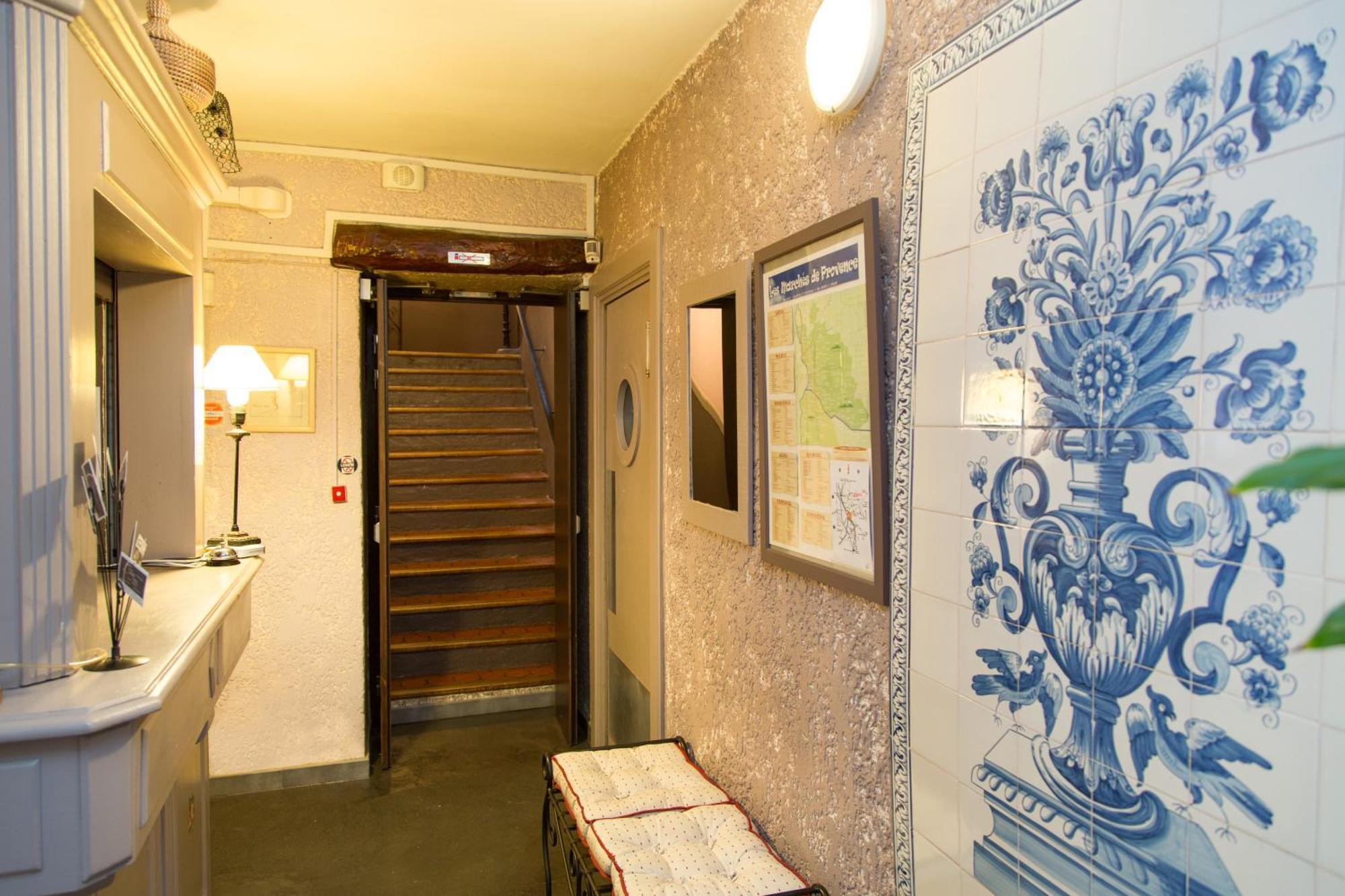 Logis Hotel Restaurant La Farigoule Sainte-Cécile-les-Vignes المظهر الخارجي الصورة
