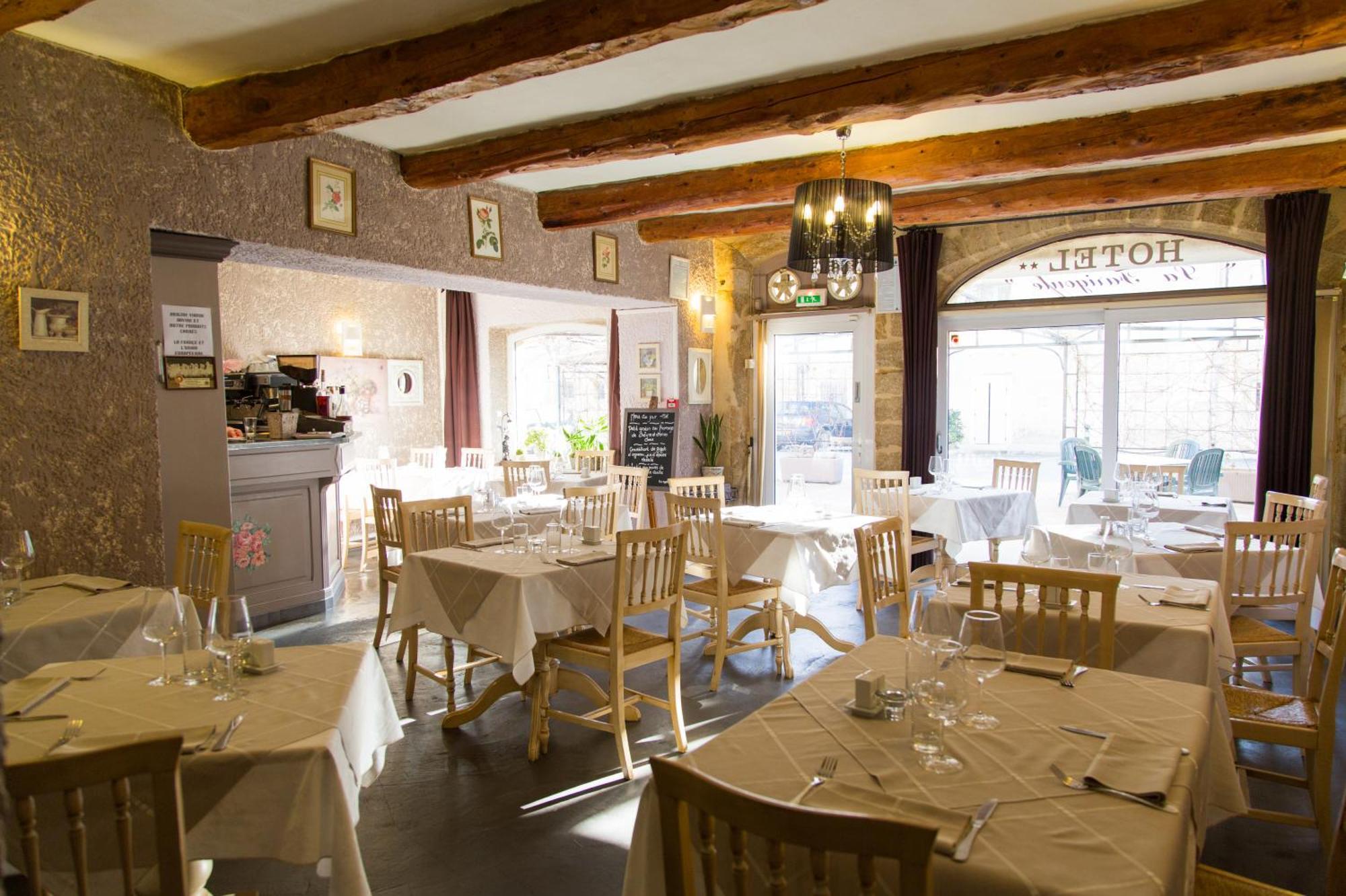 Logis Hotel Restaurant La Farigoule Sainte-Cécile-les-Vignes المظهر الخارجي الصورة