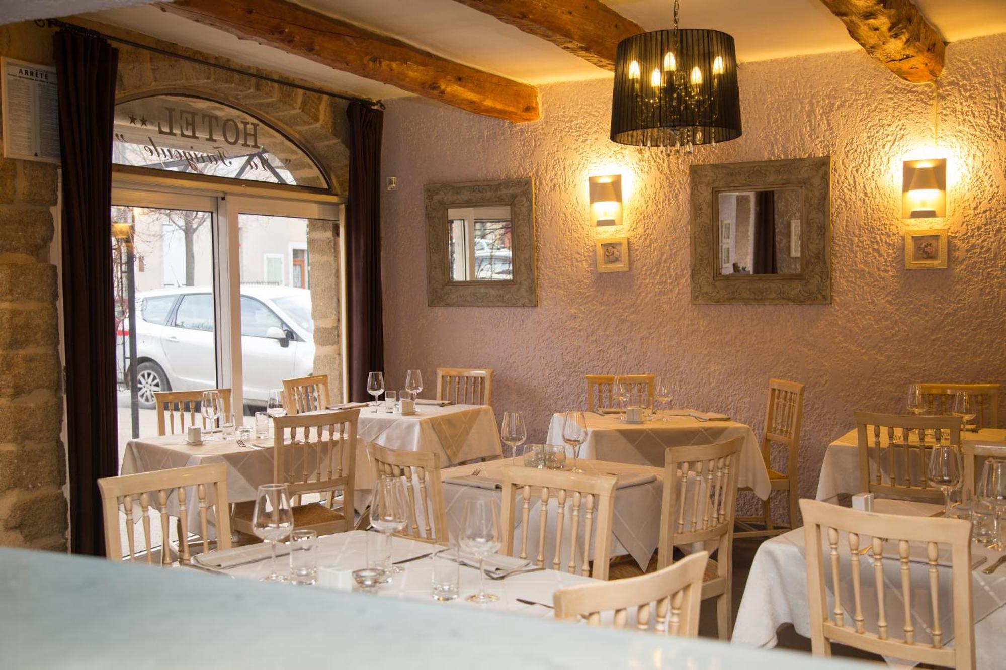 Logis Hotel Restaurant La Farigoule Sainte-Cécile-les-Vignes المظهر الخارجي الصورة