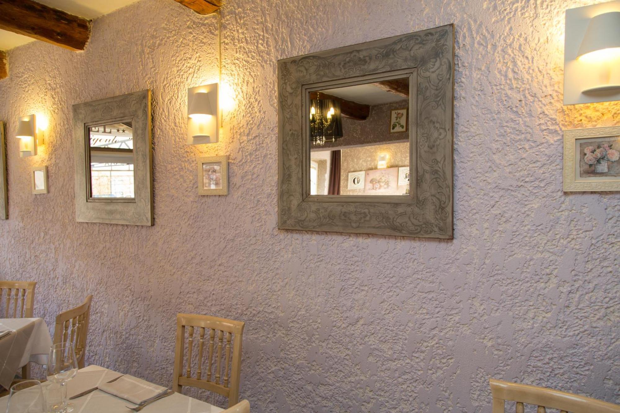Logis Hotel Restaurant La Farigoule Sainte-Cécile-les-Vignes المظهر الخارجي الصورة