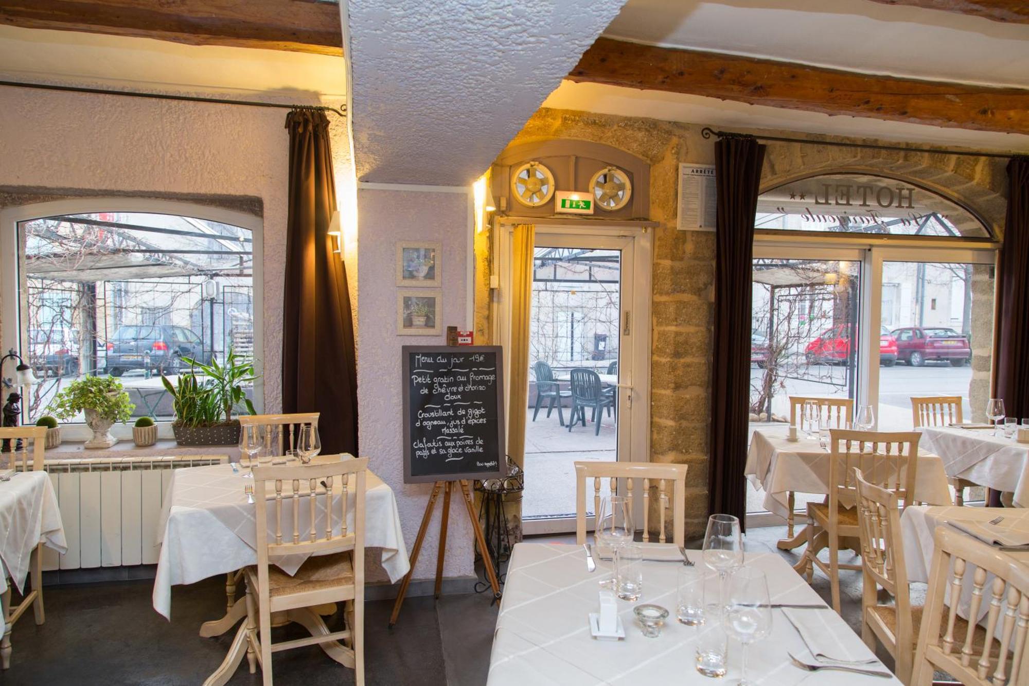 Logis Hotel Restaurant La Farigoule Sainte-Cécile-les-Vignes المظهر الخارجي الصورة