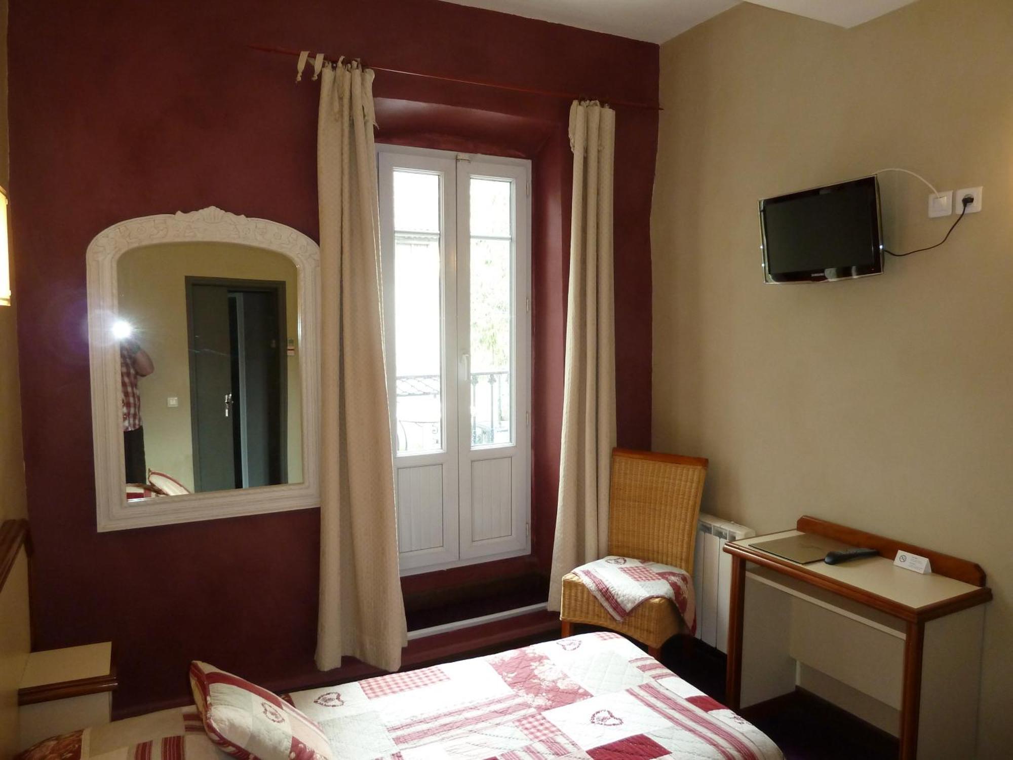 Logis Hotel Restaurant La Farigoule Sainte-Cécile-les-Vignes المظهر الخارجي الصورة