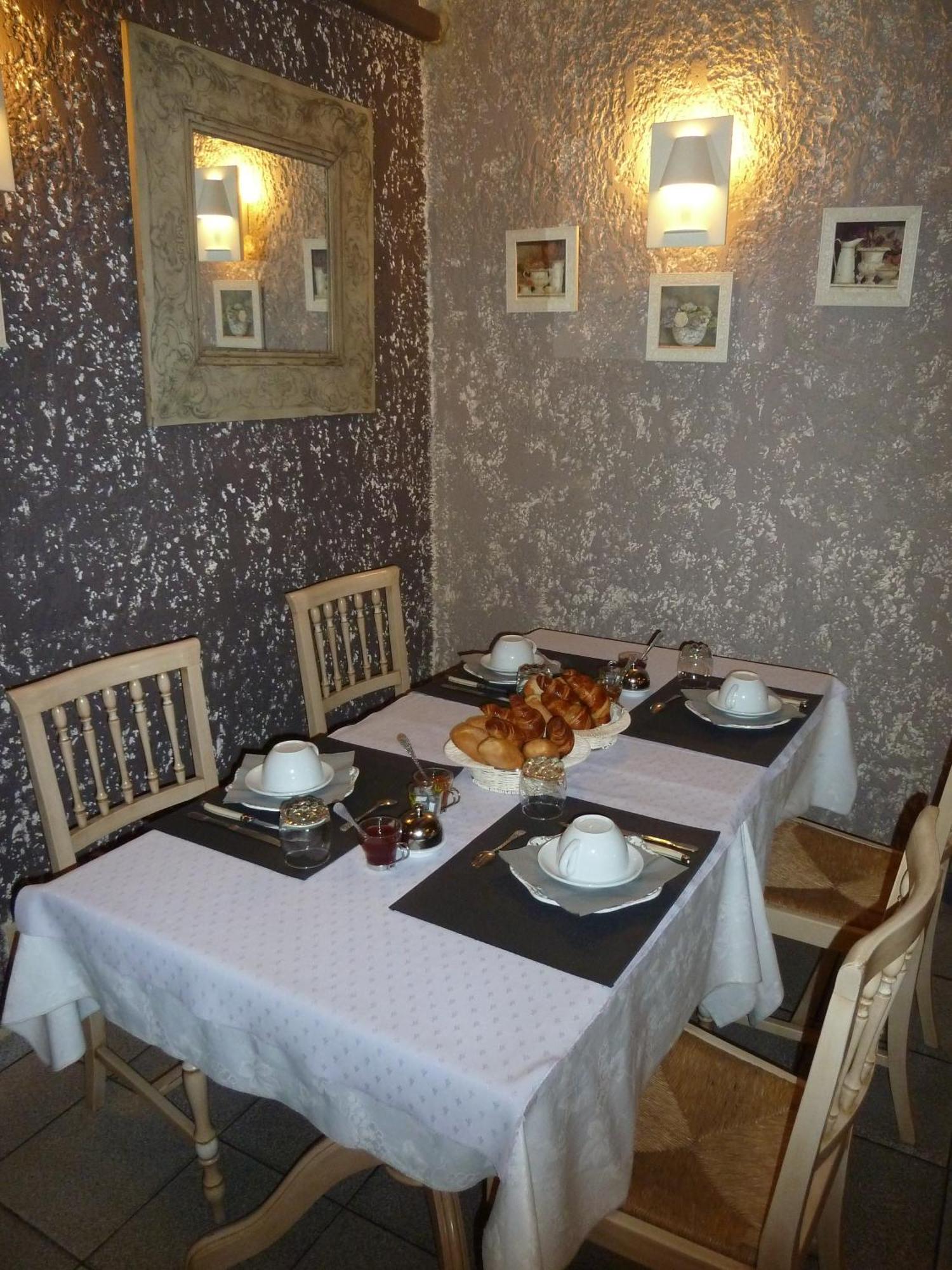 Logis Hotel Restaurant La Farigoule Sainte-Cécile-les-Vignes المظهر الخارجي الصورة