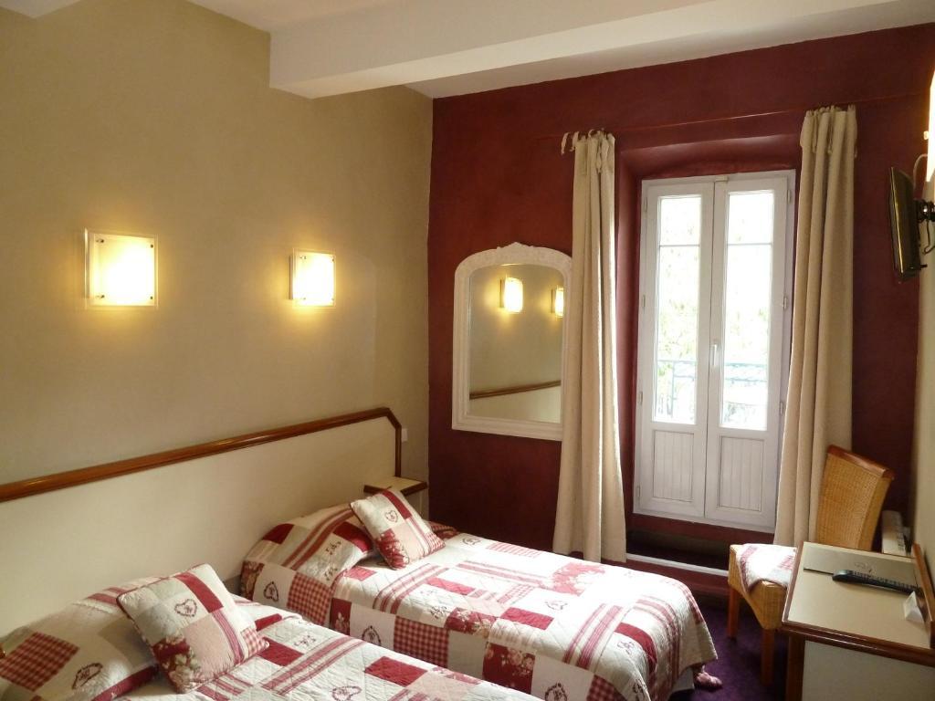 Logis Hotel Restaurant La Farigoule Sainte-Cécile-les-Vignes الغرفة الصورة