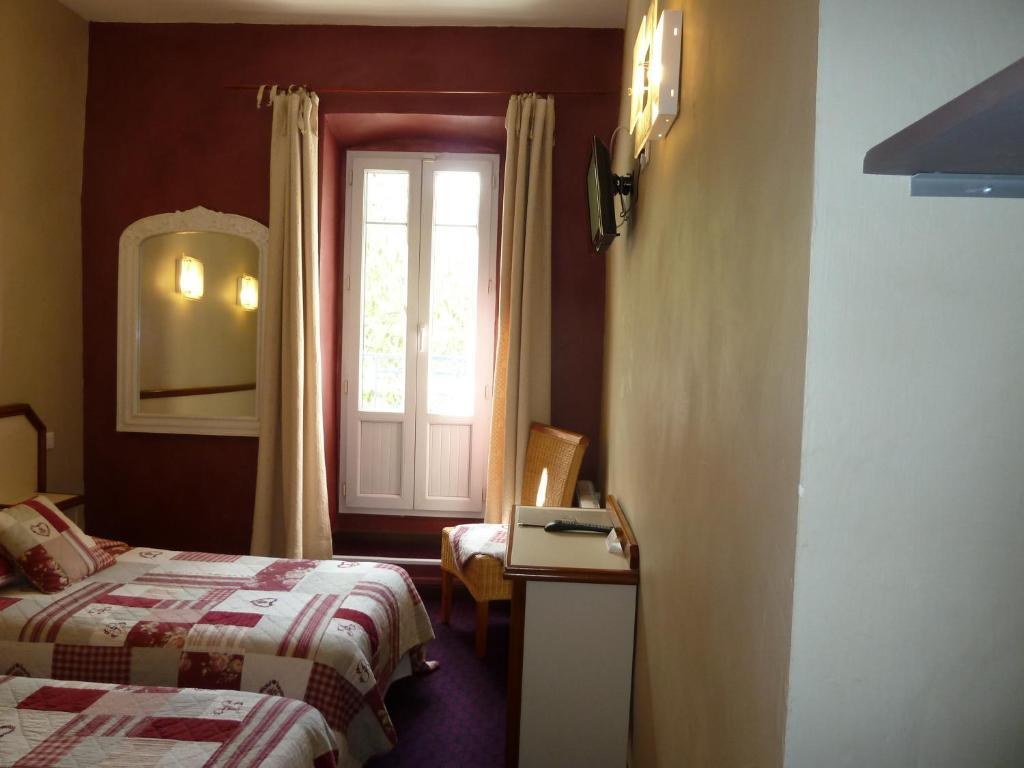 Logis Hotel Restaurant La Farigoule Sainte-Cécile-les-Vignes الغرفة الصورة