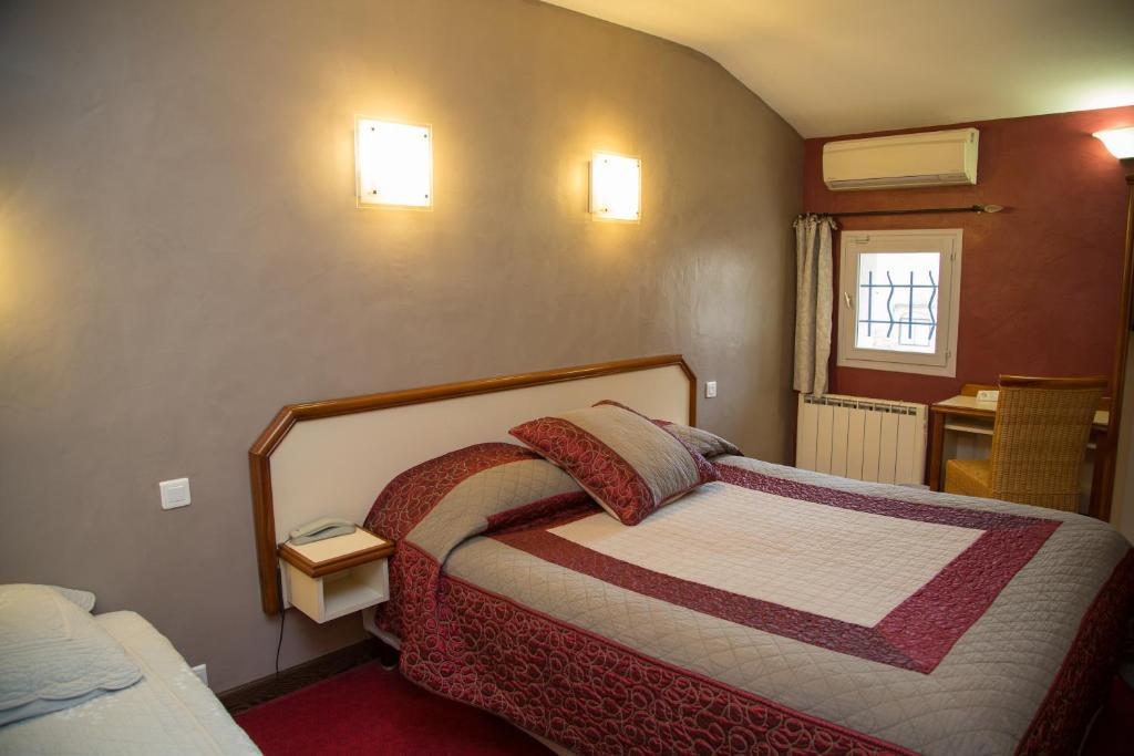 Logis Hotel Restaurant La Farigoule Sainte-Cécile-les-Vignes الغرفة الصورة