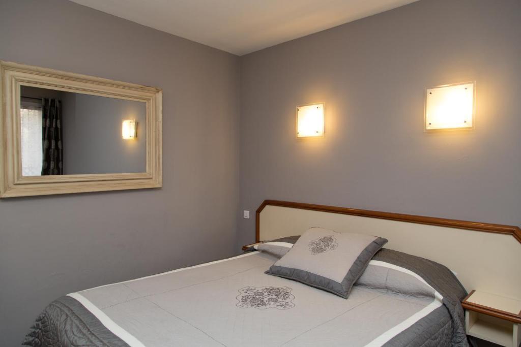 Logis Hotel Restaurant La Farigoule Sainte-Cécile-les-Vignes الغرفة الصورة