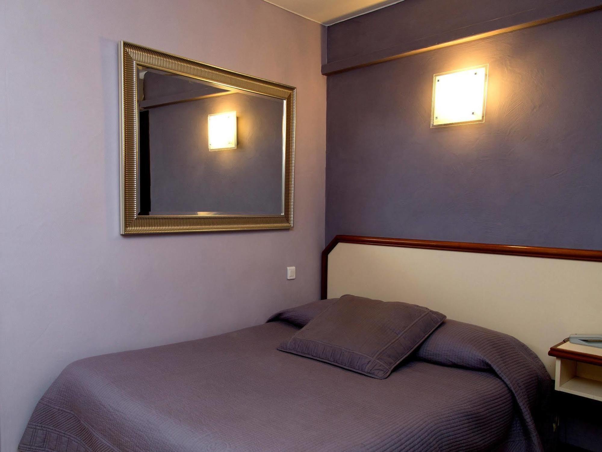 Logis Hotel Restaurant La Farigoule Sainte-Cécile-les-Vignes المظهر الخارجي الصورة