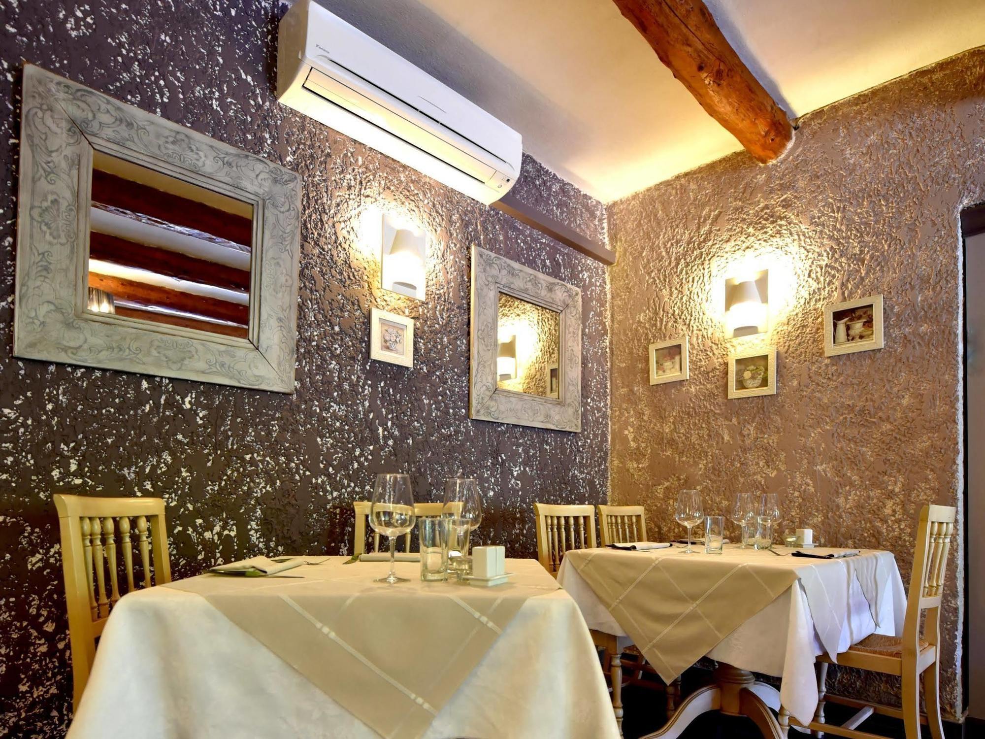 Logis Hotel Restaurant La Farigoule Sainte-Cécile-les-Vignes المظهر الخارجي الصورة