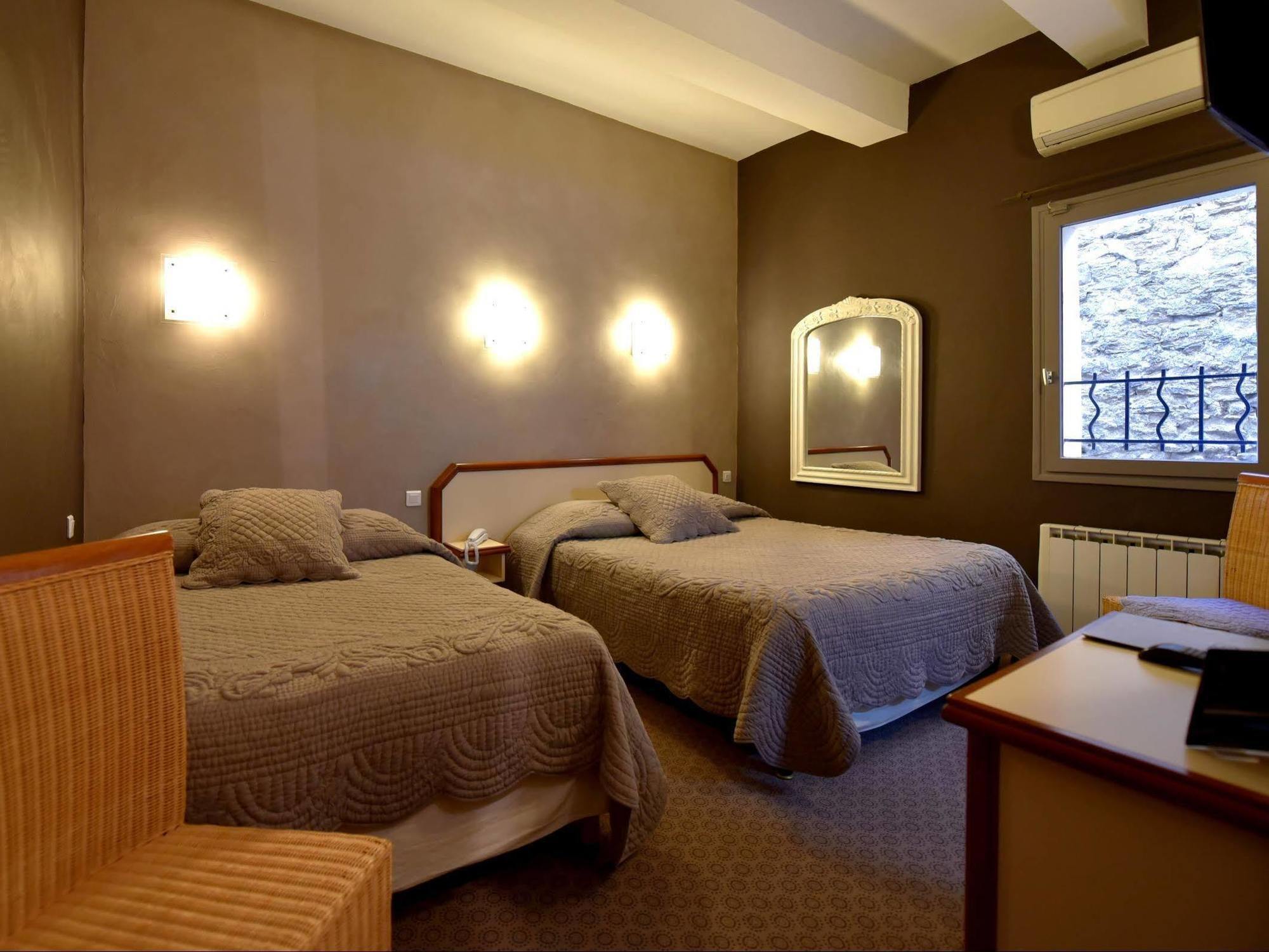 Logis Hotel Restaurant La Farigoule Sainte-Cécile-les-Vignes المظهر الخارجي الصورة