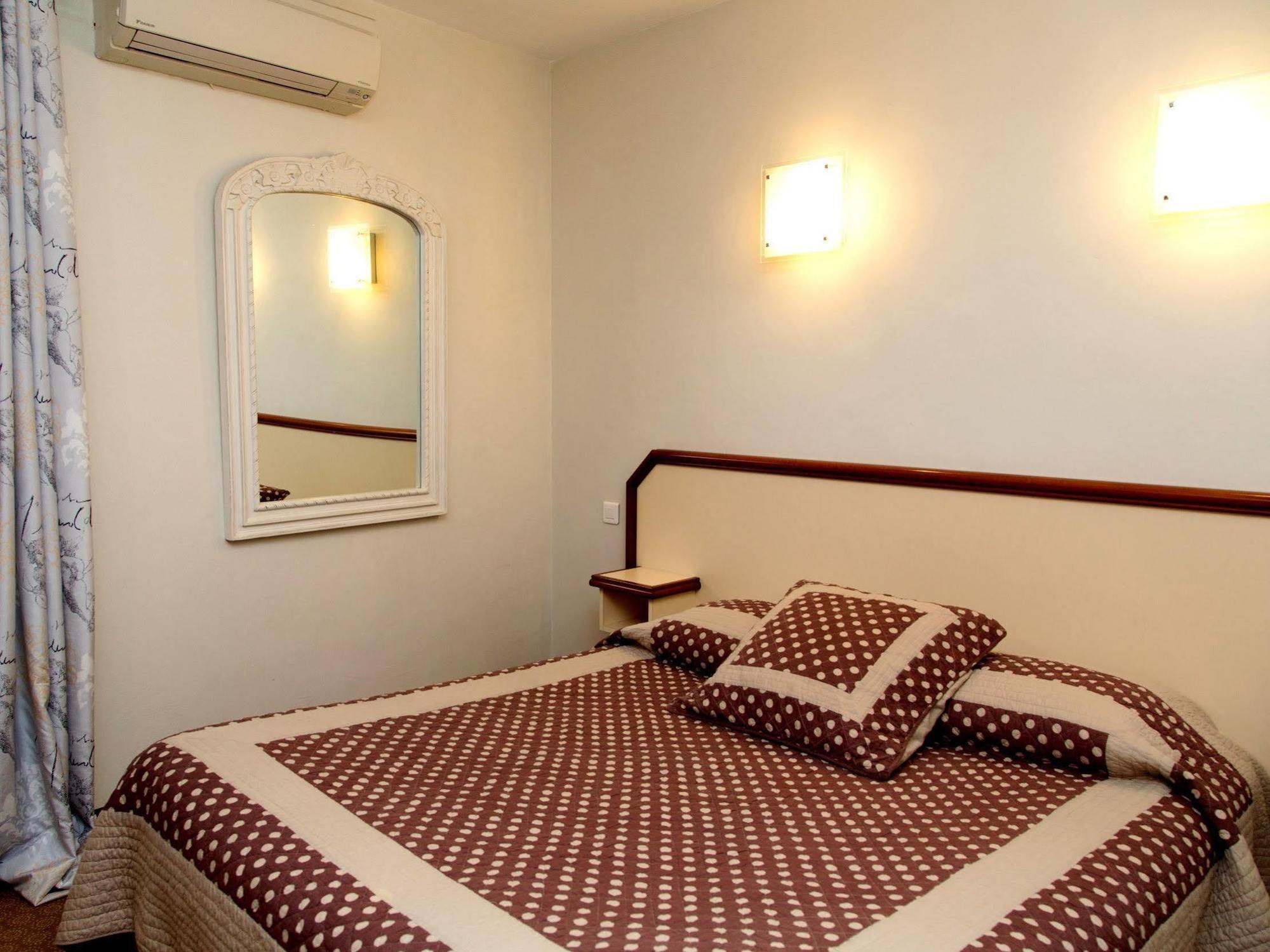 Logis Hotel Restaurant La Farigoule Sainte-Cécile-les-Vignes المظهر الخارجي الصورة