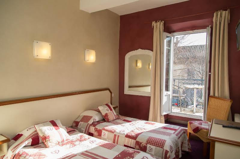 Logis Hotel Restaurant La Farigoule Sainte-Cécile-les-Vignes المظهر الخارجي الصورة