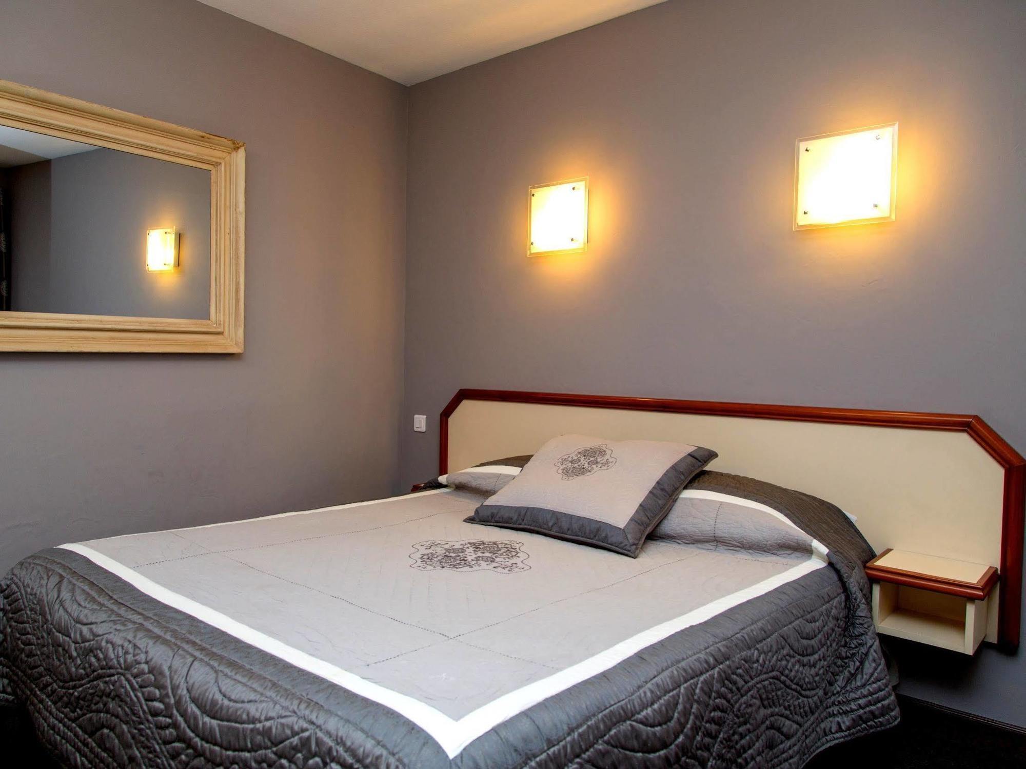 Logis Hotel Restaurant La Farigoule Sainte-Cécile-les-Vignes المظهر الخارجي الصورة