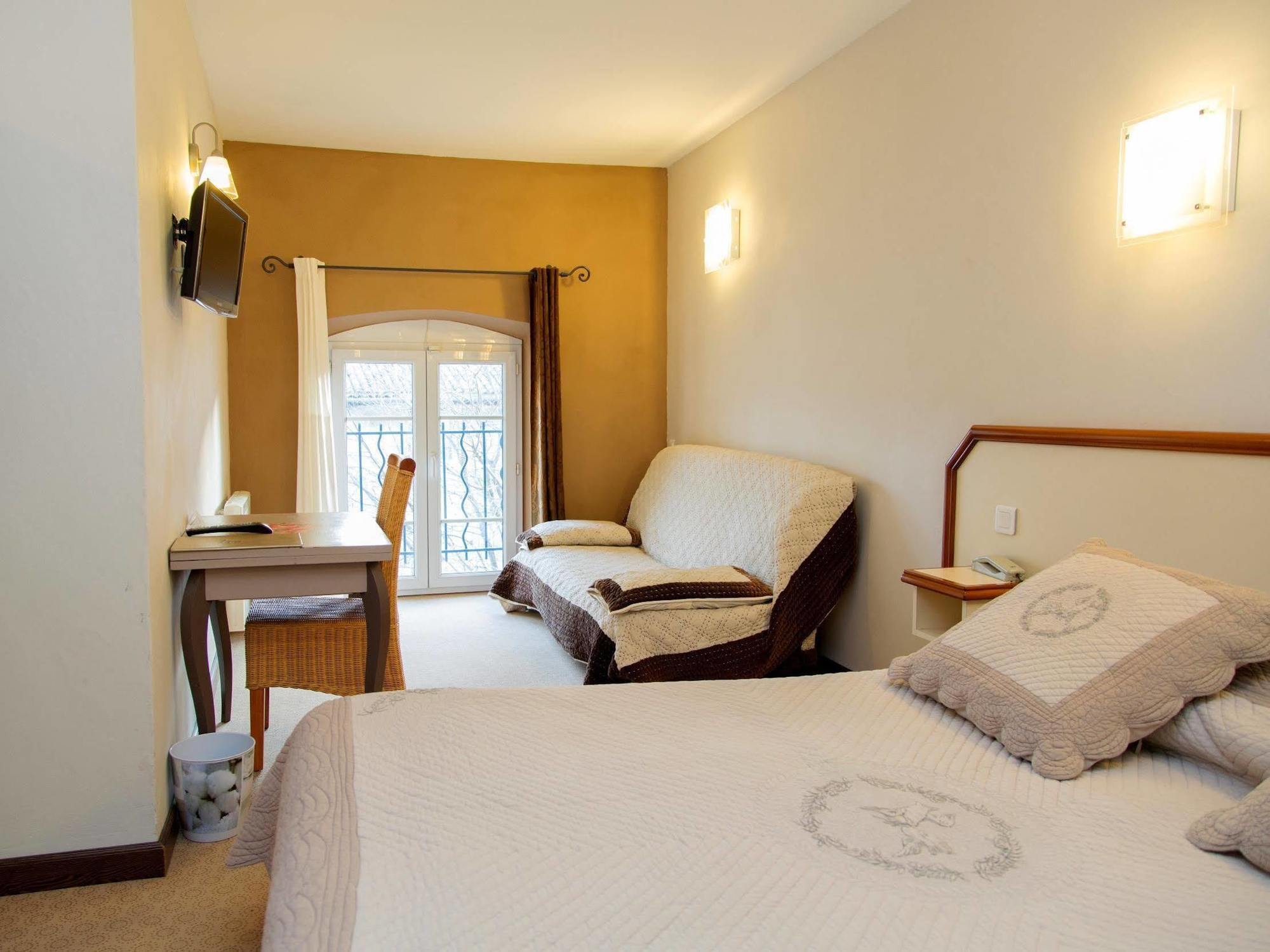 Logis Hotel Restaurant La Farigoule Sainte-Cécile-les-Vignes المظهر الخارجي الصورة