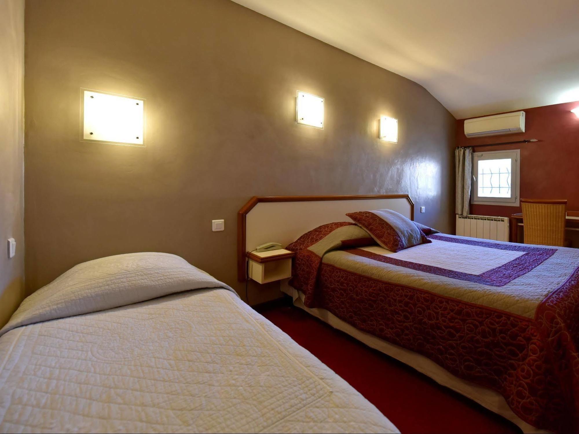 Logis Hotel Restaurant La Farigoule Sainte-Cécile-les-Vignes المظهر الخارجي الصورة